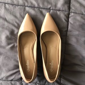 Kitten heel, pointed toe shoes